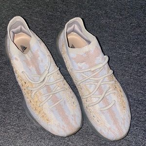 USED YEEZY BOOST 380 ADULTS no box -